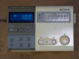 ☆ SONY 【ICF-C88】 電源は入ります ラジオ受信します 画像でご確認ください ジャンク品 管理23021003