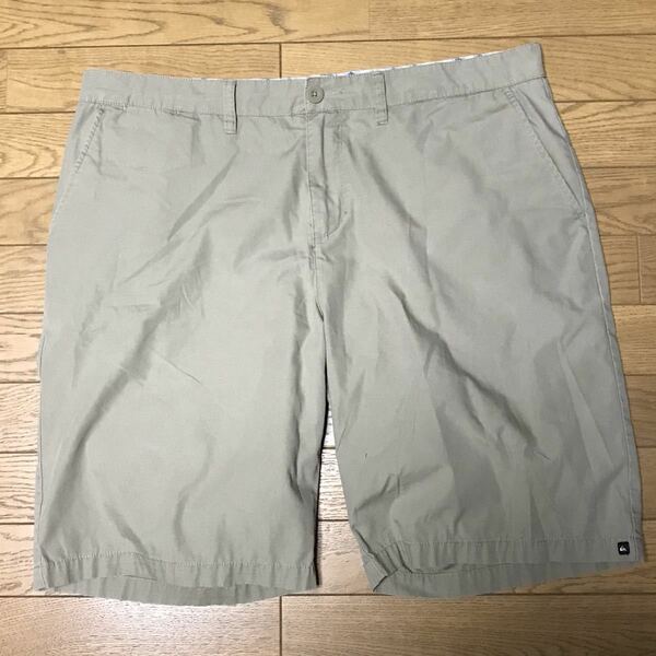 QUICKSILVER MEN’S SHORTS size-38(平置き52股下26) 中古(美品) 送料無料 NCNR