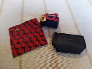  unused goods * Roberta change purse . pouch case red group purse Gold metal fittings coin case .unngara. pouch total 3 point together 