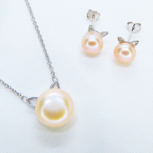 Art hand Auction Set Silver 925 Freshwater pearl (coral pink) Simple and casually cute cat ear pearl necklace and earrings set, Handmade, Accessories (for women), necklace, pendant, choker