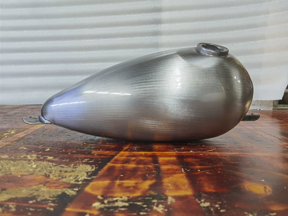 Lowbrow Customs フリスコマウント バナナ タンク ロートンネル 最大15
