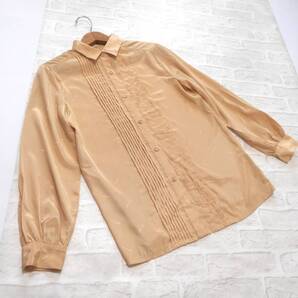 〔 送料無料! 〕 EL MIDAS エルミダ ベージュ とろみ サテン ゆったり ブラウス 10号 ( ジャガード織り ロゴ ハイブランド ラク 洗える )