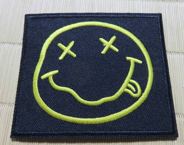 デカ顔■黒黄 四角◆新品ニルヴァーナ Nirvana アメリカ ロックバンド 刺繍ワッペン◆映画 ムービー アニメ 音楽 ミュージック
