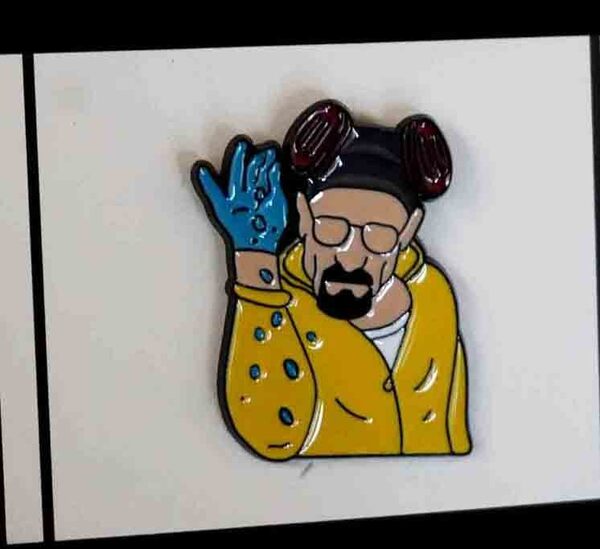 防護服 黄 金属◎新品 おじさん■アメリカ ハイゼンベルク ブレイキング・バッドBreaking Bad Better Call Saul ピンバッジ バッチ