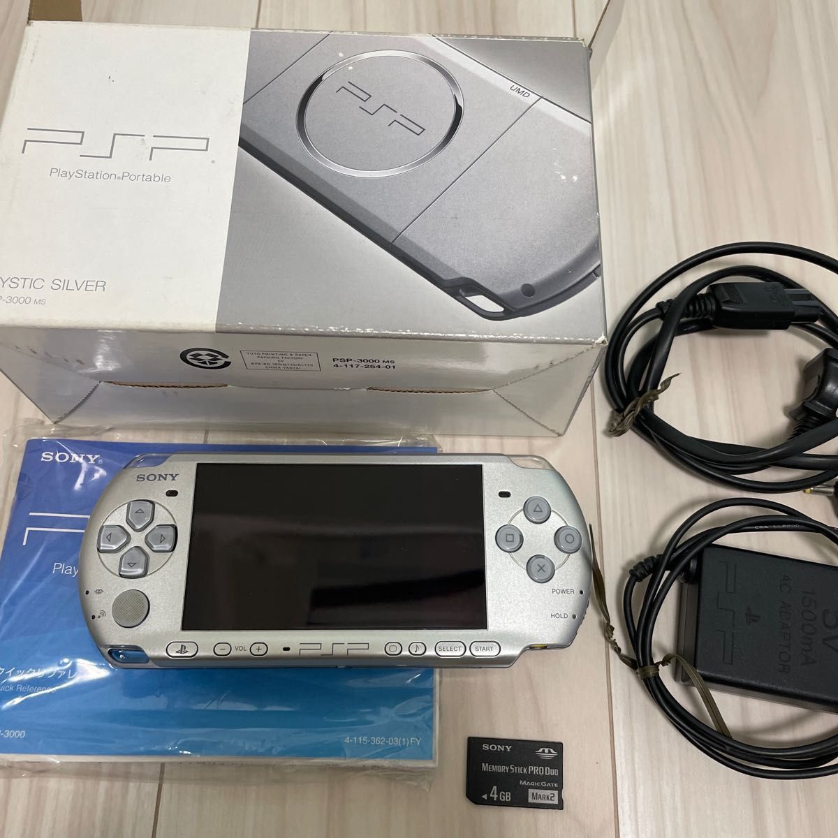 驚きの安さ PSP-3000 本体+付属品 バッテリーパック欠品 +メモリースティック4GB