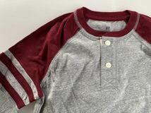 ■ＧＡＰ■新品■120■ギャップ■人気ロンT■ＵＳＡ■グレーXあずき色■ヘンリーネック■上腕の切り替えしがおしゃれです■2-1_画像3