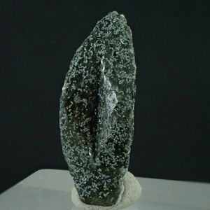 チタナイト 原石 2.0g サイズ約25mm×9mm×7mm パキスタン ギルギット バルティスタン州産 spg315 スフェーン チタン石 楔石 天然石 鉱物