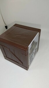 ミニチュア　木箱　茶　②　(素材はプラスチック)7×7　新品　