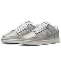 ☆NIKE DUNK LOW SE 銀/濃銀/淡白 28.5cm ナイキ ダンク ロウ エスイー Metallic Silver DX3197-095_画像1