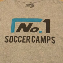 USA古着卸 Mサイズ adidas THE GO TO TEE アディダス No1 SOCCER CAMPS 両面 ロゴ プリント Tシャツ_画像3