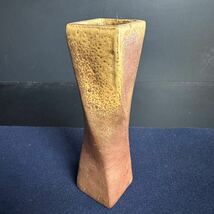 [ER932] 備前焼 陶弘作 花瓶 花器 花入 角棒捻り 高さ約24.5cm 華道具 茶道具 置物 美術陶器_画像1