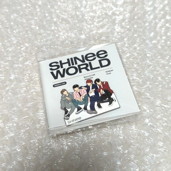 ピンバッジ　SHINee WORLD Beyond LIVE　公式グッズ　SMTOWN　ピンバッチ　ピンズ