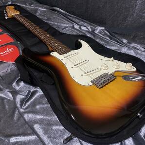 ★2017年製 美品！ Fender Made in Japan Traditional 60s Stratocaster ストラトキャスター 即決の画像1