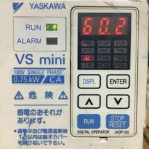 安川電機インバーターCIMRーXCAAAOP7 中古品一般的な通電まで済みです。動作未確認です。ジャンク_画像3