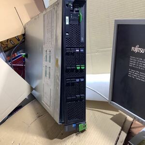 富士通　サーバー　RX300SB Xeon 中古品ハードデスク無しです。キャビネットラックタイプ一般通電まで済みです。