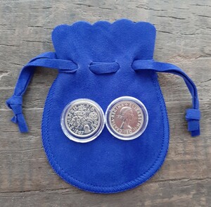 エリザベス女王のヴィンテージウェディングコイン 英国ラッキー6ペンス 2個イギリス 英国ラッキー6ペンス 2枚セット ミニバッグ付き