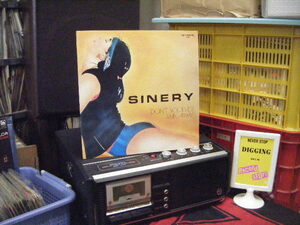 F-98　SINERY　/　DON'T YOU EVER RUN AWAY　（GERMANY　12inch）　イタロ　金欠の為放出