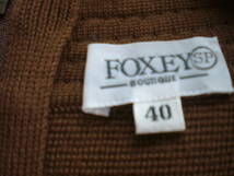 ♪未使用　FOXEY　素敵なワンピース　ニット　ブラウン系　サイズ40　￥86000＋税　紙タグ、替えボタン付き_画像6