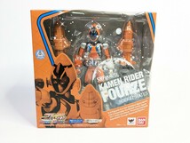 《未開封品　魂ウェブ商店限定販売》仮面ライダーフォーゼ　S.H.フィギュアーツ　仮面ライダーフォーゼ ロケットステイツ　バンダイ_画像1