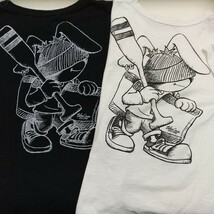 【送料無料】 BLUE CROSS ブルークロス 半袖Tシャツ 同柄 サイズ 色違い 2枚セット 男子 白SS(130)サイズ 黒S(140)サイズ 兄弟 おそろい_画像2