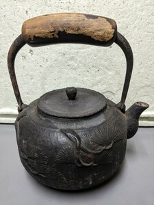 昭和レトロ　　アンテーク　鉄瓶　南部鉄器　持つところ木製　古い　おしゃれ　古い