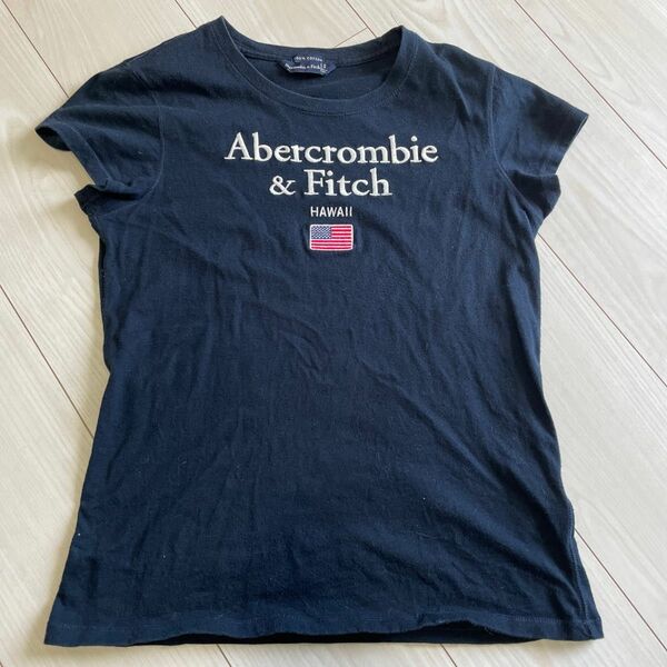 【 Abercrombie&Fitch】ハワイで購入　アメリカサイズのSサイズ　ネイビーTシャツ