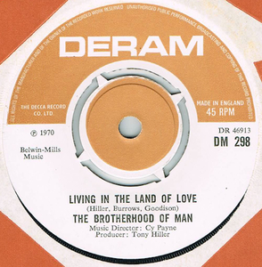 ●THE BROTHERHOOD OF MAN / LIVING IN THE LAND OF LOVE [UK 45 ORIGINAL 7inch DERAM シングル 新品同様]