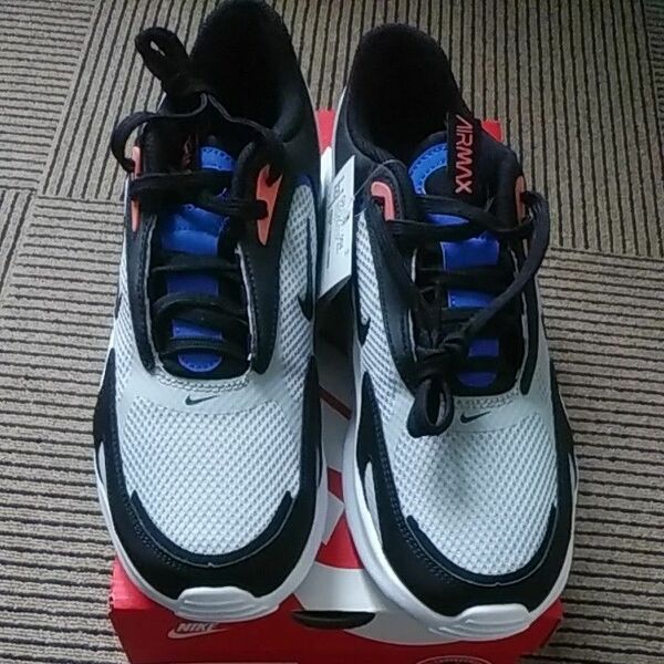 NIKE AIR MAX BOLT　スニーカー