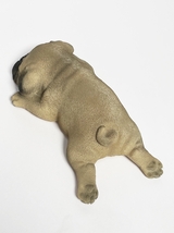 新品 イヌのオブジェ パグ うつ伏せ 犬 ドッグ 置物 飾り 樹脂製 アニマル インテリア かわいい リアル 雑貨 動物 オブジェ_画像3