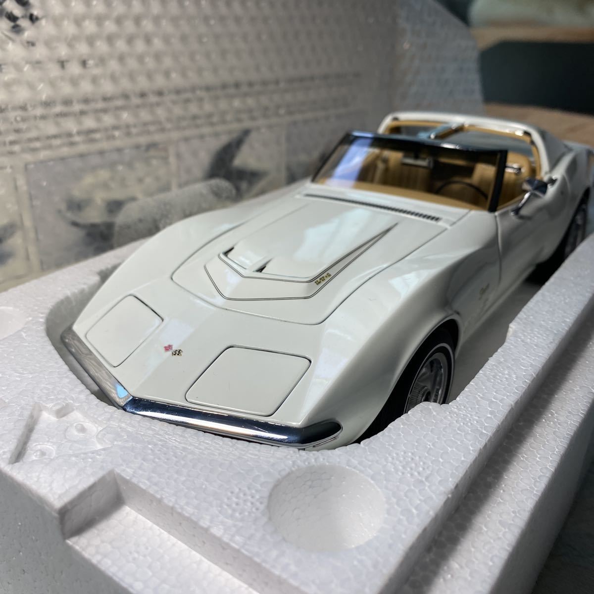 未使用品】 Aaオートアート/´54Chevyシボレー Corvetteコルベット 1/18