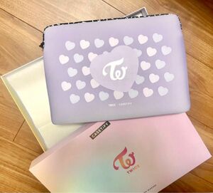 新品【　A4書類のポーチに最適　TWICE×CASETiFY　MacBookケース【キャンディーボンの持ち運びにも♪】ペンラケース