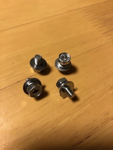 　ワッシャー付きねじ　M5×10ｍｍ　4個