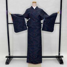 大島紬　よこそ　黒色 紺　袷　お洒落着　普段着　正絹　裄64.5cm　身丈160.5cm　美品　Aランク　 Mサイズ　 1031_画像4