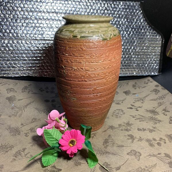 伊賀焼　花器　花瓶　陶器　高さ25x直径口径10センチ(送料無料)美術陶芸