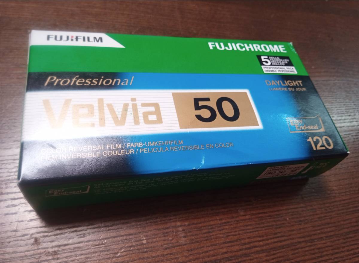 富士フィルムの あの ベルビア 50 が6本入りで。手持ち最後となりまし