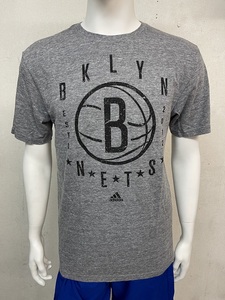 ts-adidas-B214D21CC-Gray-M アディダス adidas メンズ 半袖 Ｔシャツ ロゴ クルーネック インポート USサイズ Brooklyn Nets グレー/M 