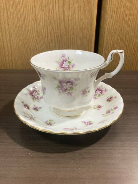 ▼ ロイヤルアルバート ≪スイートバイオレット　カップ&ソーサー 1客≫ROYAL ALBERT ニオイスミレ　スィートバイオレット