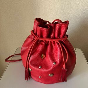 赤い可愛い巾着バッグ　ポシェット　スタッズ付　内ポケット　ショルダー