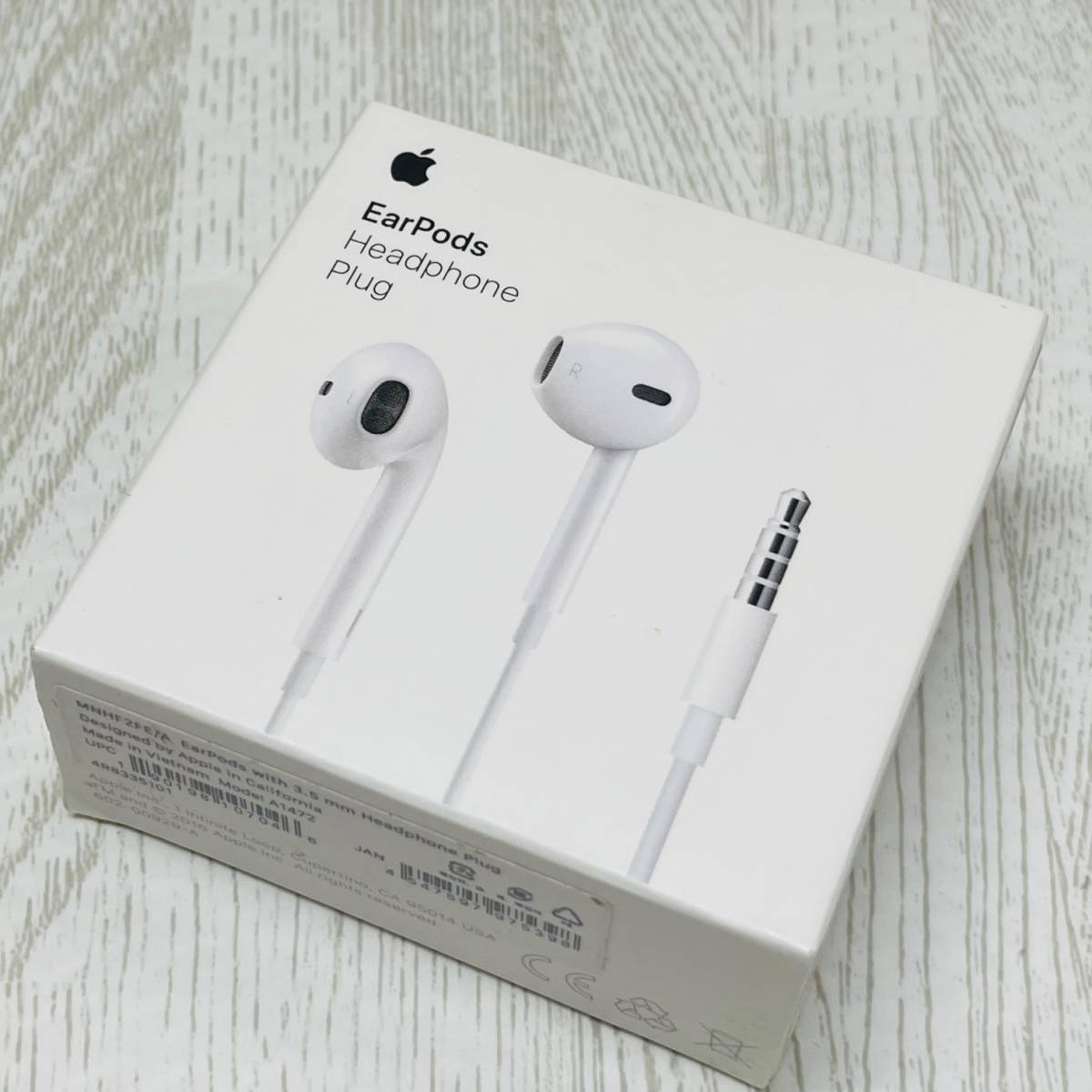 Apple EarPods with 3.5mm Headphone Plug MNHF2FE/A オークション比較