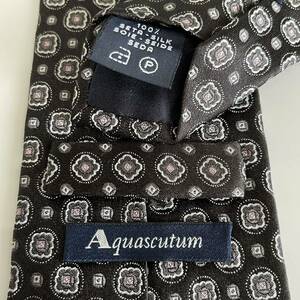 アクアスキュータム（Aquascutum） 黒花柄ドットネクタイ