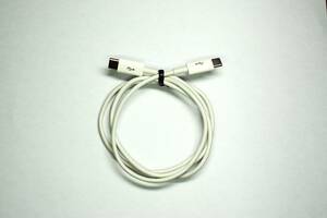 USB-C & USB-C 2.0 ケーブル 0.9m Amazonベーシック ホワイト