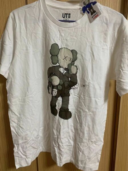 UNIQLO KAWS UT グラフィックT ホワイト Mサイズ