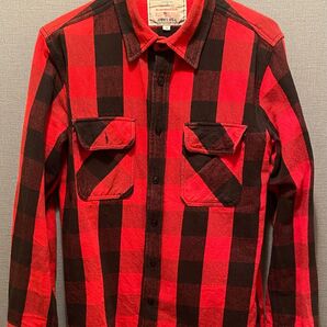 チェックシャツ