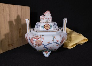  Kutani Kakiemon style blue and white ceramics gold paint overglaze enamels flower Tang . writing chrysanthemum writing plum writing ear attaching lion cover three pair censer . box yellow cloth . tool tea utensils b-19 under f2819