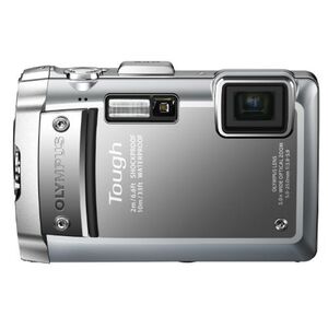 OLYMPUS 防水デジタルカメラ TG-810 シルバー 1400万画素 広角28mm 光学5倍ズーム 3Dフォト機能 10m防水 2.0