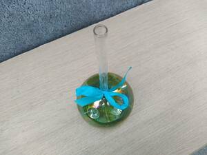 【送料無料】ブルーリボン付き 手作り ガラス 玉虫色 グリーン ビードロ ポッペン