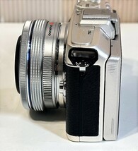 中古デジカメ OLYMPUS(オリンパス) PEN Lite E-PL7、充電器・フラッシュ・CD・レンズ付属(14-42mm 3.5-5.6)_画像3