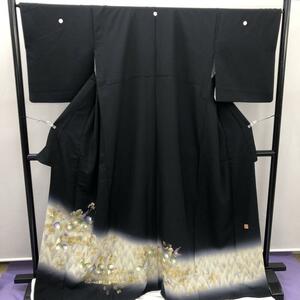 2793　ゆったりサイズ　黒留袖　剣方喰　落款あり　蔦　モダン