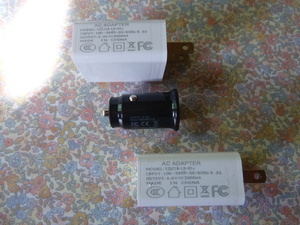 USB電源 ACアダプター INPUT100~240V 50/60Hz 0.3A OUTPUT 5V 2000mA2セット USBシガーソケット INPUT DC12V~24V OUTPUT DC5V 3.1A 1セット