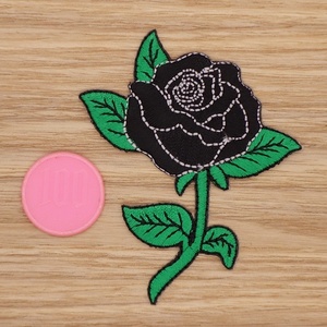 【Ｍサイズ】アイロンワッペン NO.1165 ROSE バラ ピンク 薔薇 ばら 黒色【郵便定形】
